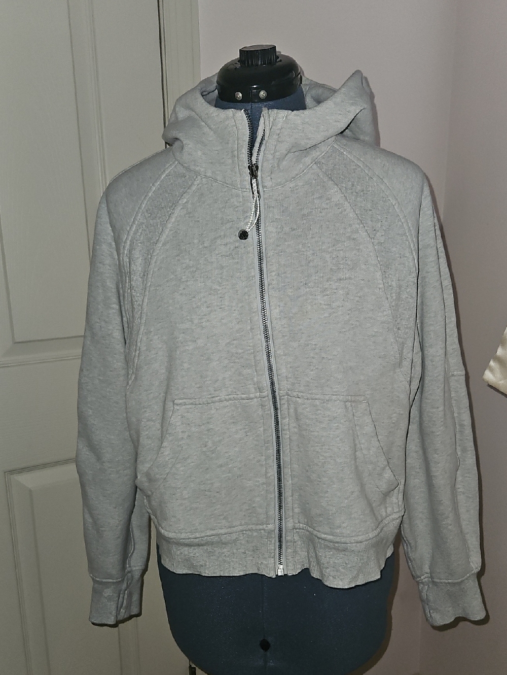 Lululemon Light Gray Zip-Up Hooded Crop  Sweater M/L